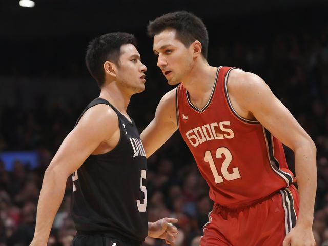 开云体育_ NBA总决赛重演：湖人对阵热火的经典战斗，湖人总决赛打热火