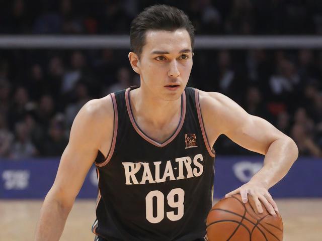 开云体育_ NBA球队的转会动态：分析关键交易的影响，nba转会市场什么时候关闭