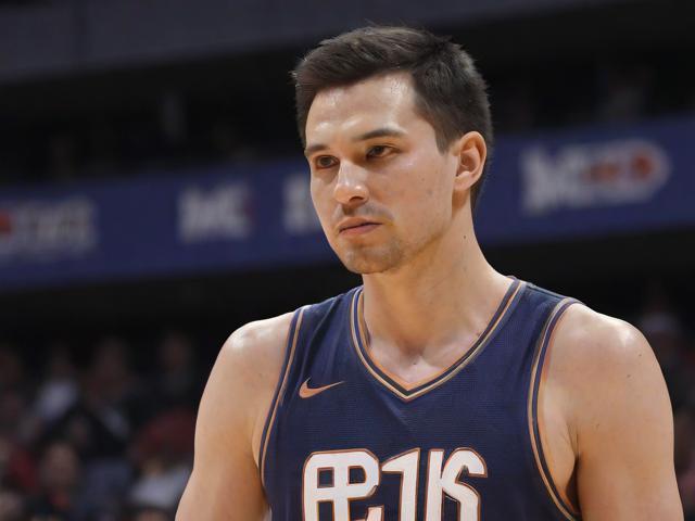 开云体育_ NBA裁判的新挑战：如何在高压下保持公正？，nba裁判的标准