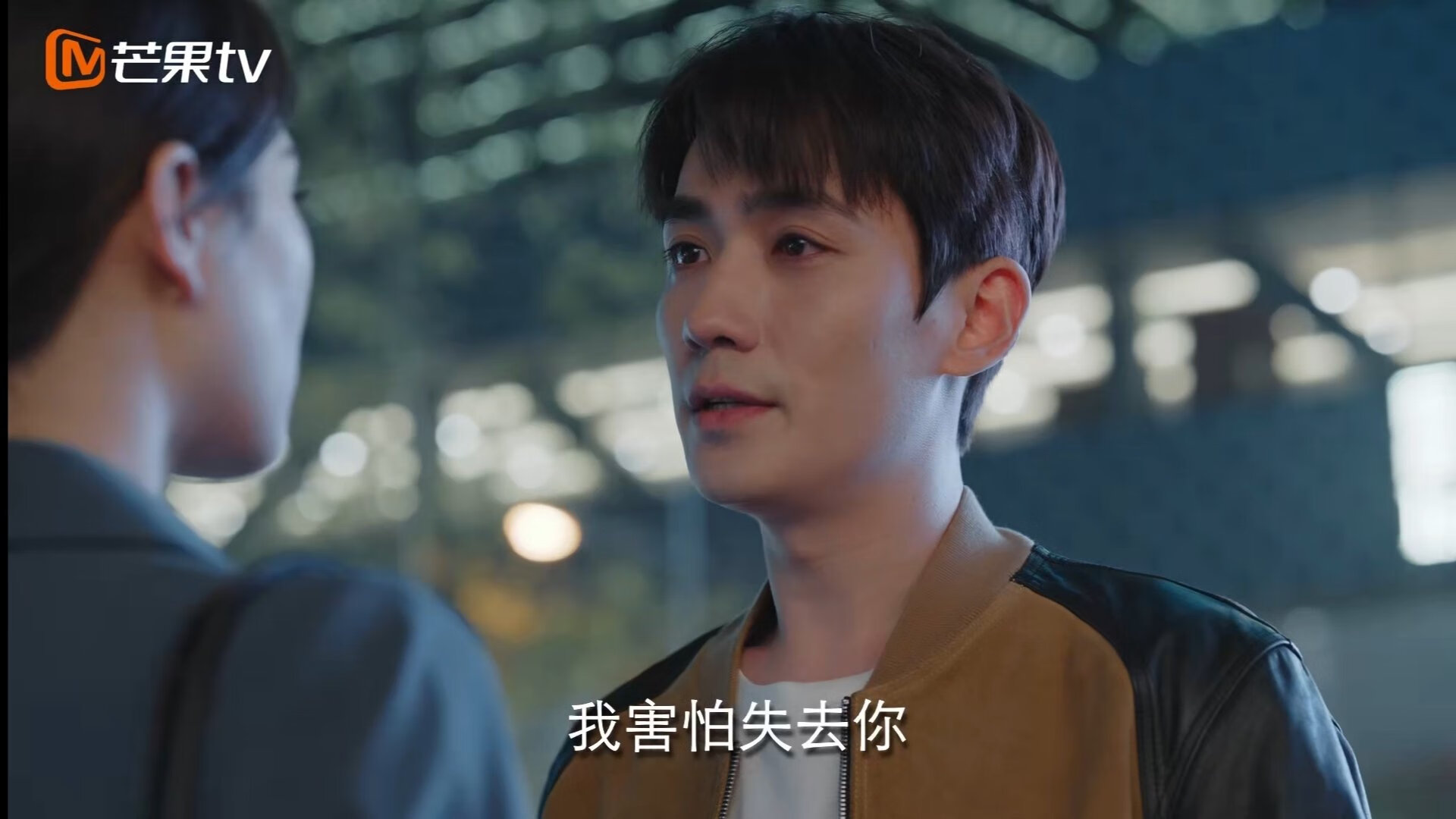 场上顽强作战，奋勇争胜彰显团队精神，赛场上顽强拼搏