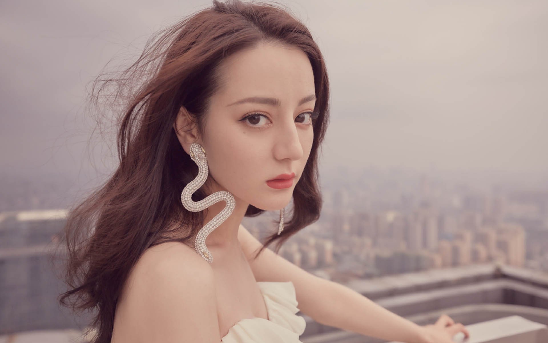 李恩：凭借出色的跑位和传球能力，成为全黑队进攻的关键，李恩个人简介